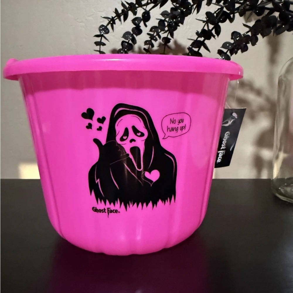 Spirit Halloween Ghost Face Pink Candy Bucket Pail  “No You Hang Up!”
